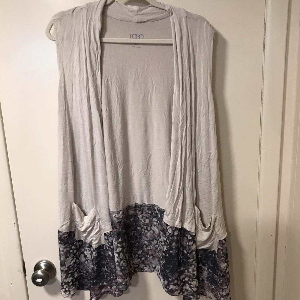 Logo eggshell vest with purple pattern bottom